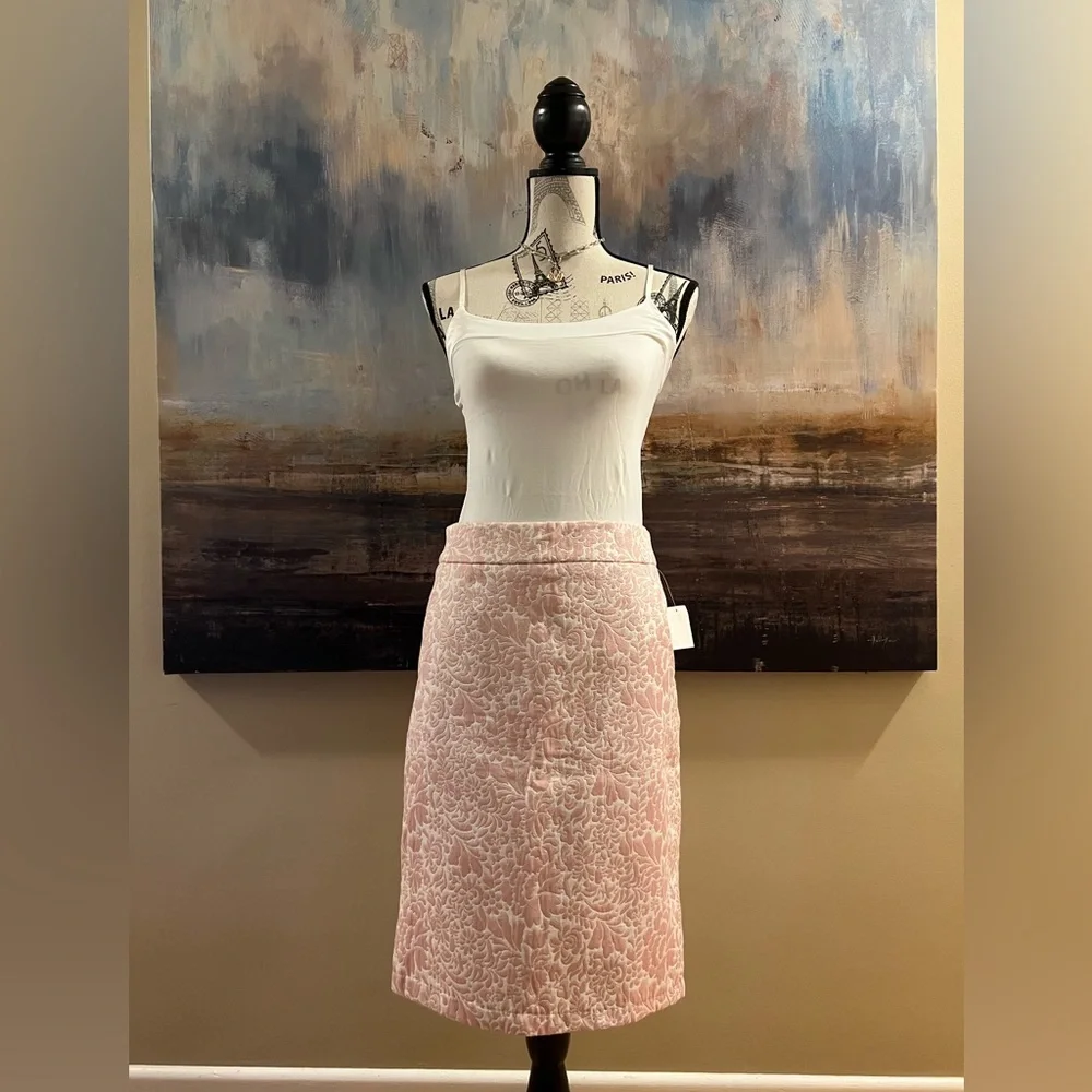 NWT, stunning damask pencil skirt, pink w/ some shimmer - Picture 2 of 12
